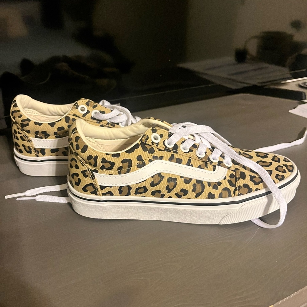 Women’s size 6 vans